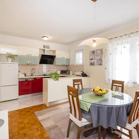 Apartment Visnja *