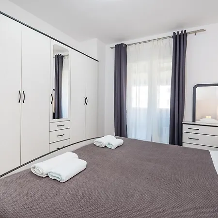 Apartment Visnja *