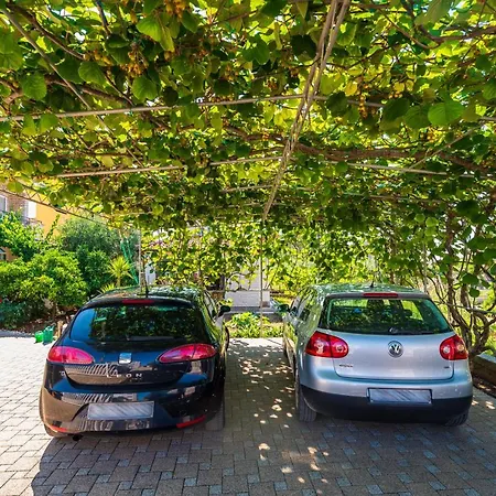 Visnja شقة زادار