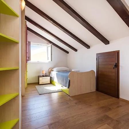 Apartment Visnja *